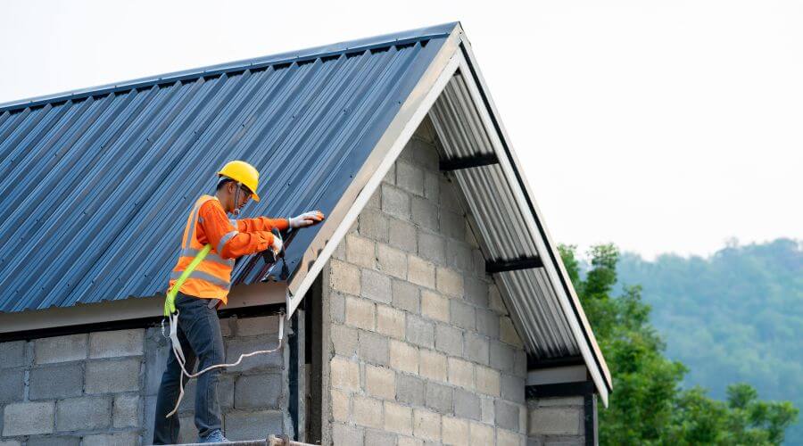 Professional gutter cleaning in Byram, MS